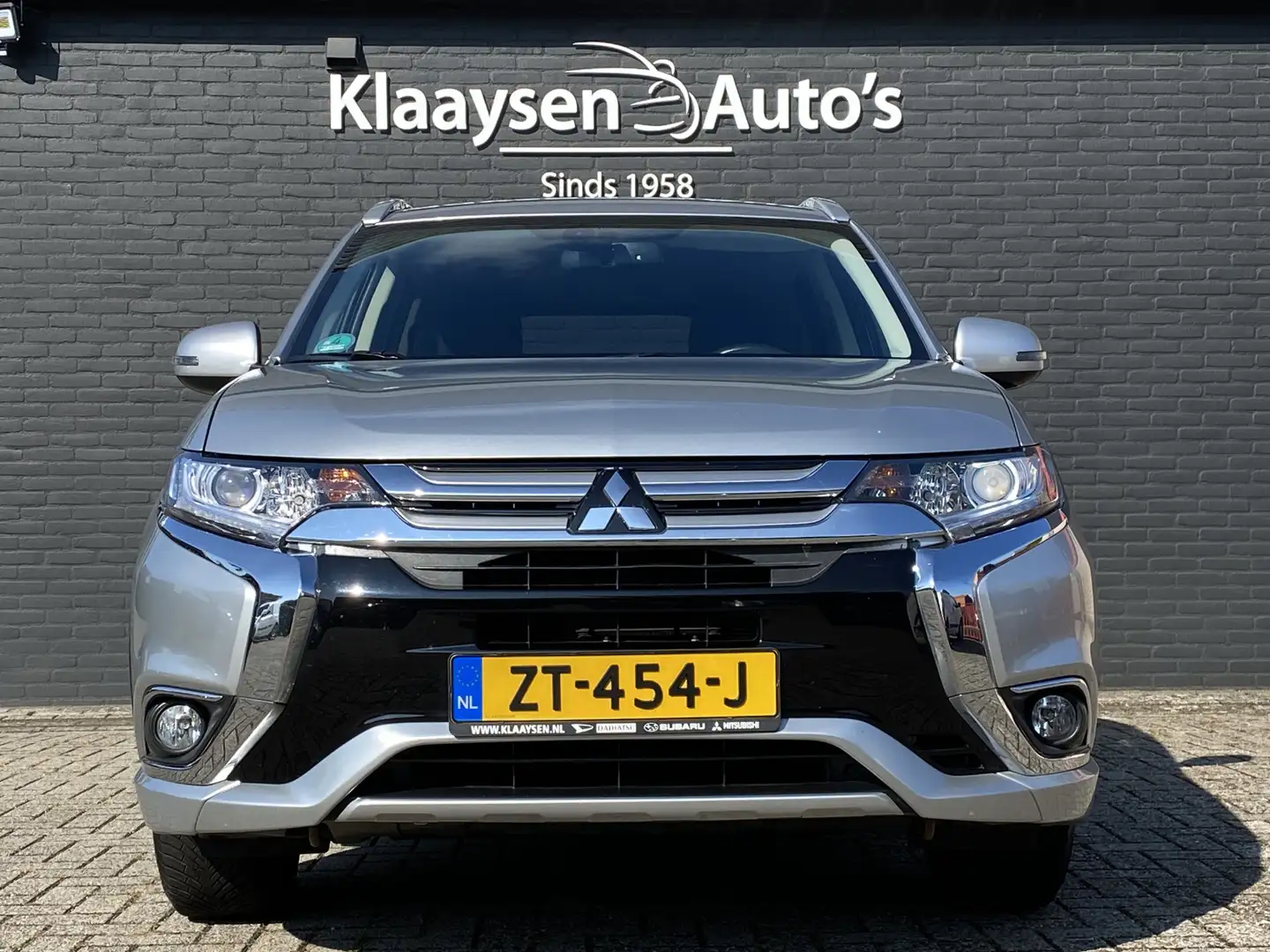 Mitsubishi Outlander 2.0 Connect Pro 150 pk AUT. | dealer onderhouden | Grijs - 2