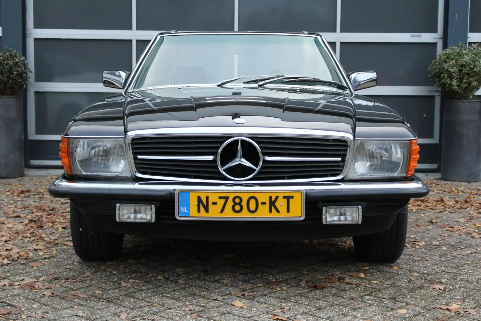 Mercedes-Benz SL 380 Noir - 2