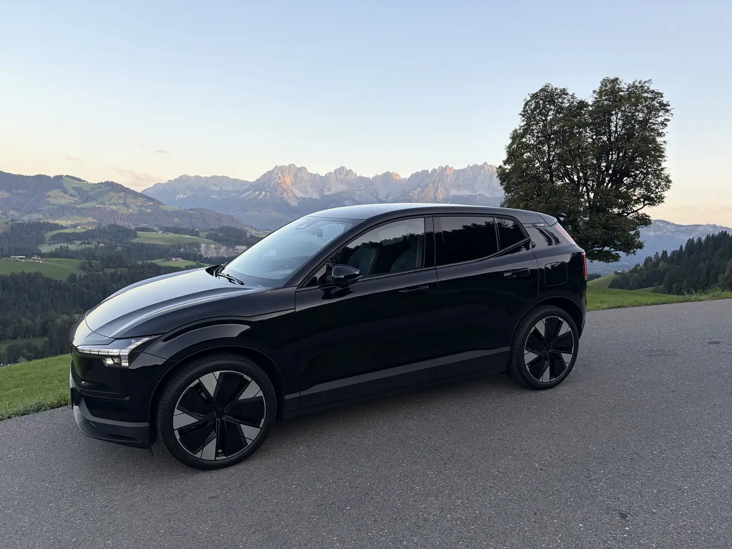 Volvo EX30 Single Motor Extended Range 69kWh Plus - 1