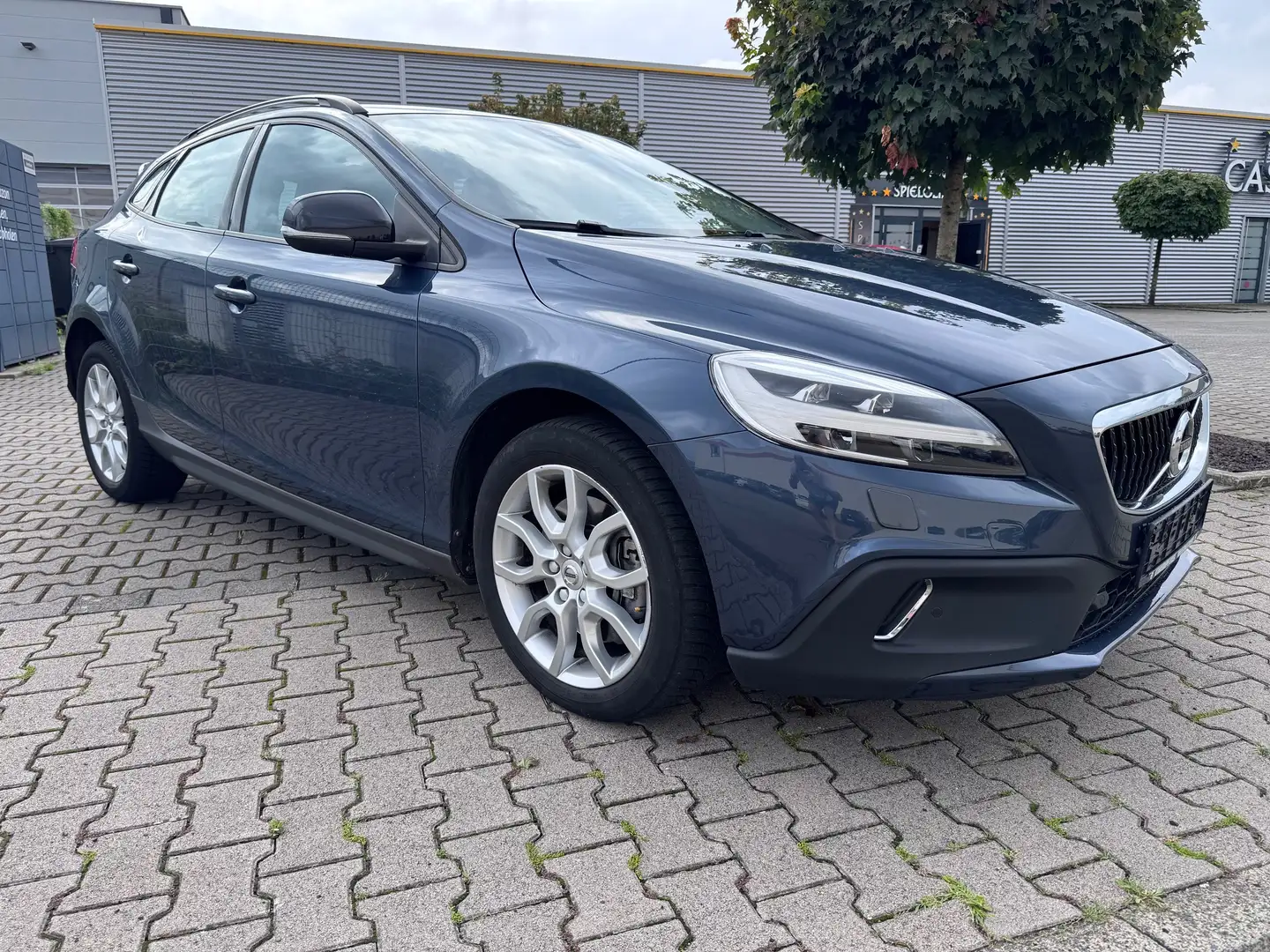 Volvo V40 Plus AWD Blau - 2