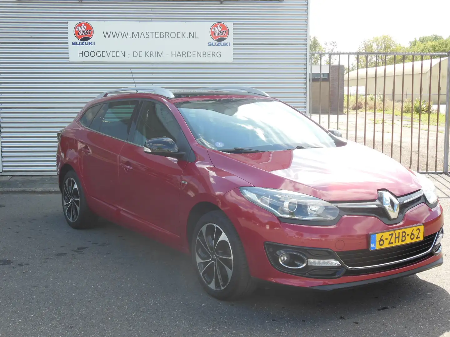 Renault Megane Estate 1.2 TCe Bose Staat in Hoogeveen Rouge - 1