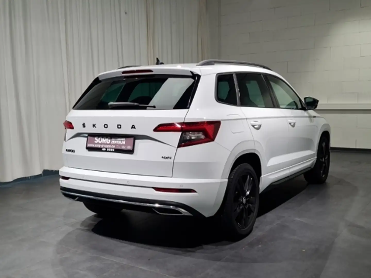 Skoda Karoq 2.0 TDI Sportline 4x4*AHK*LED*NAVI* Weiß - 2