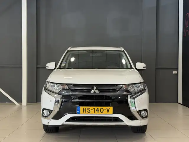 Mitsubishi Outlander view 20