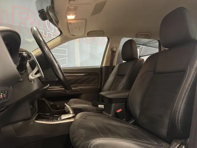 Mitsubishi Outlander view 17