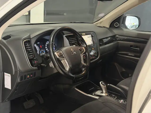Mitsubishi Outlander view 5