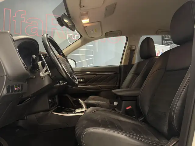 Mitsubishi Outlander view 15