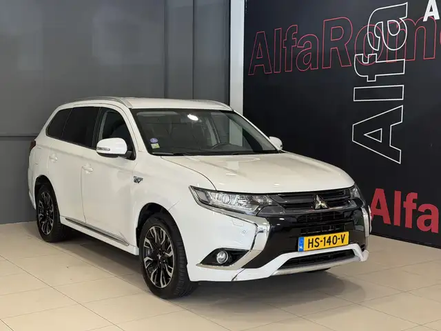 Mitsubishi Outlander view 24