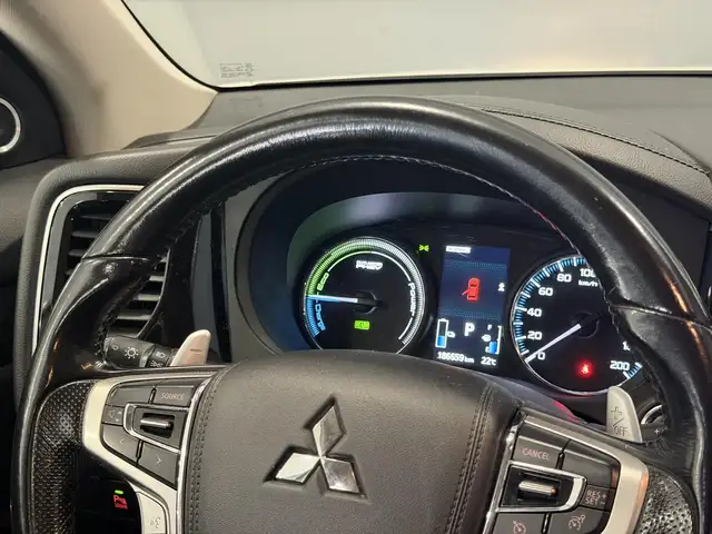 Mitsubishi Outlander view 19