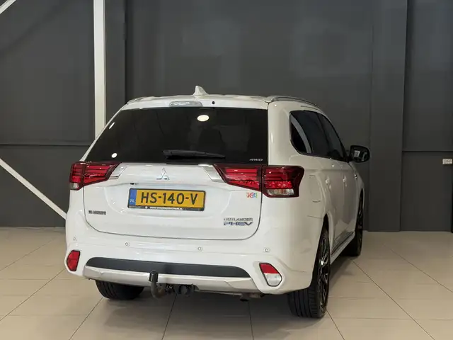 Mitsubishi Outlander view 4