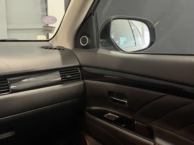 Mitsubishi Outlander view 23
