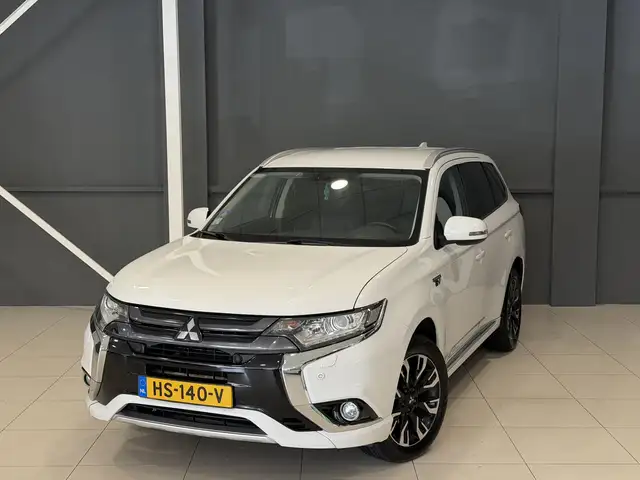 Mitsubishi Outlander view 6