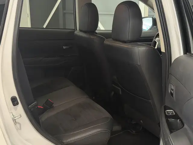 Mitsubishi Outlander view 28