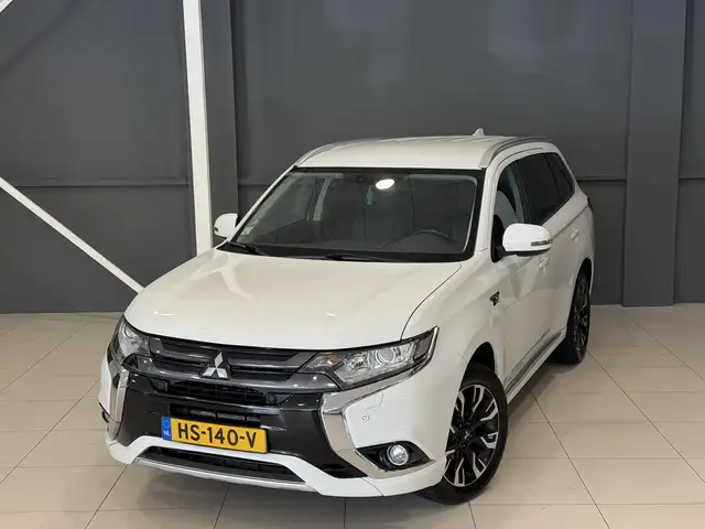 Mitsubishi Outlander view 8