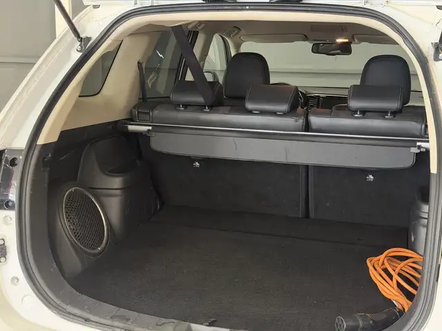 Mitsubishi Outlander view 13