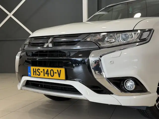Mitsubishi Outlander view 10