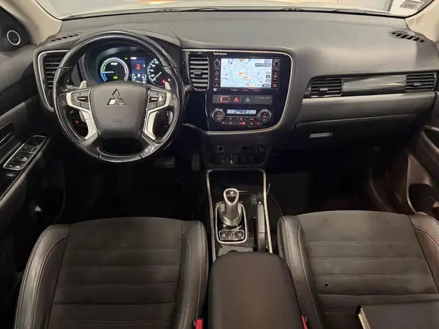 Mitsubishi Outlander view 11