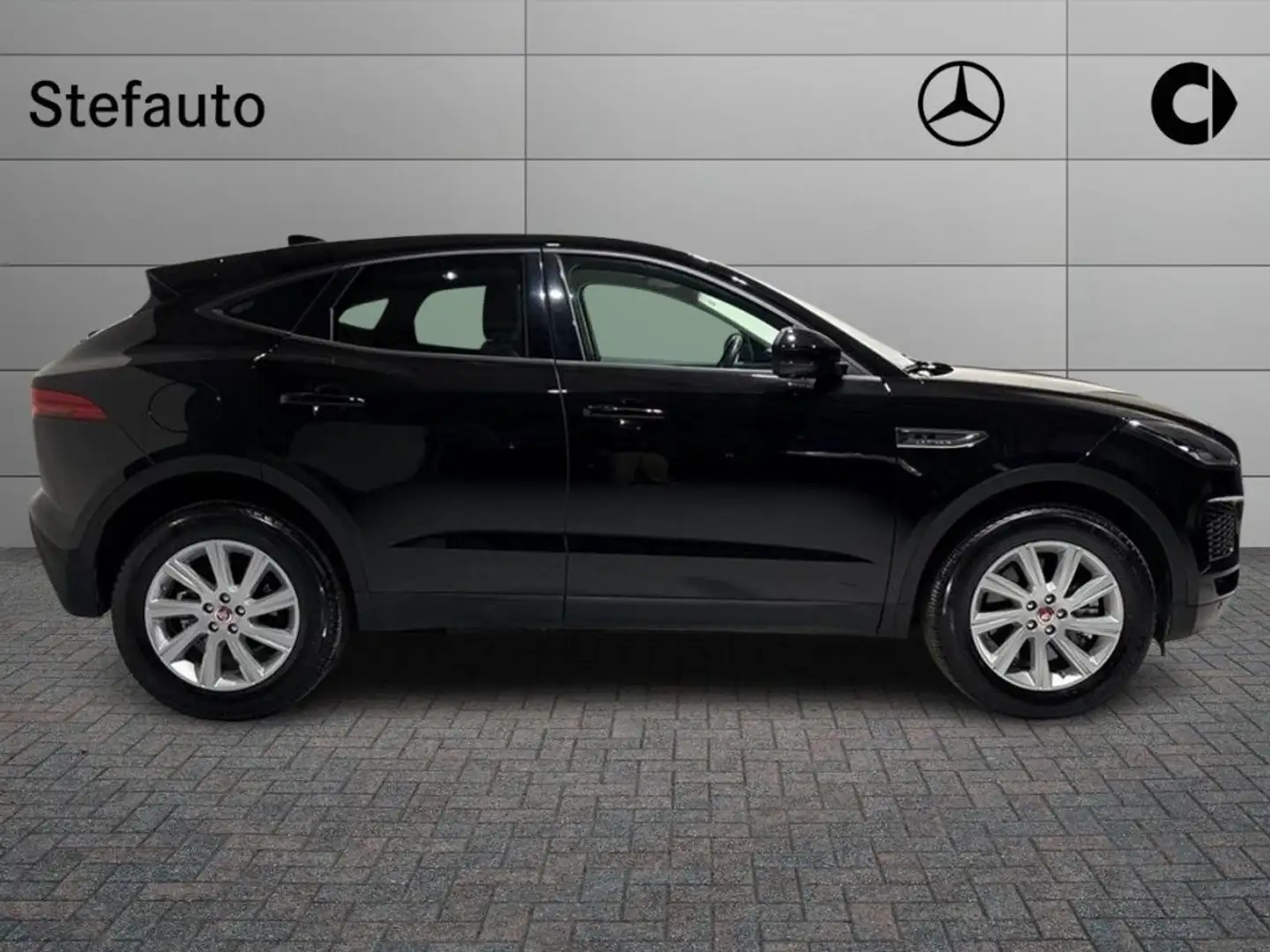 Jaguar E-Pace 2.0 AWD aut. R-Dynamic Nero - 2