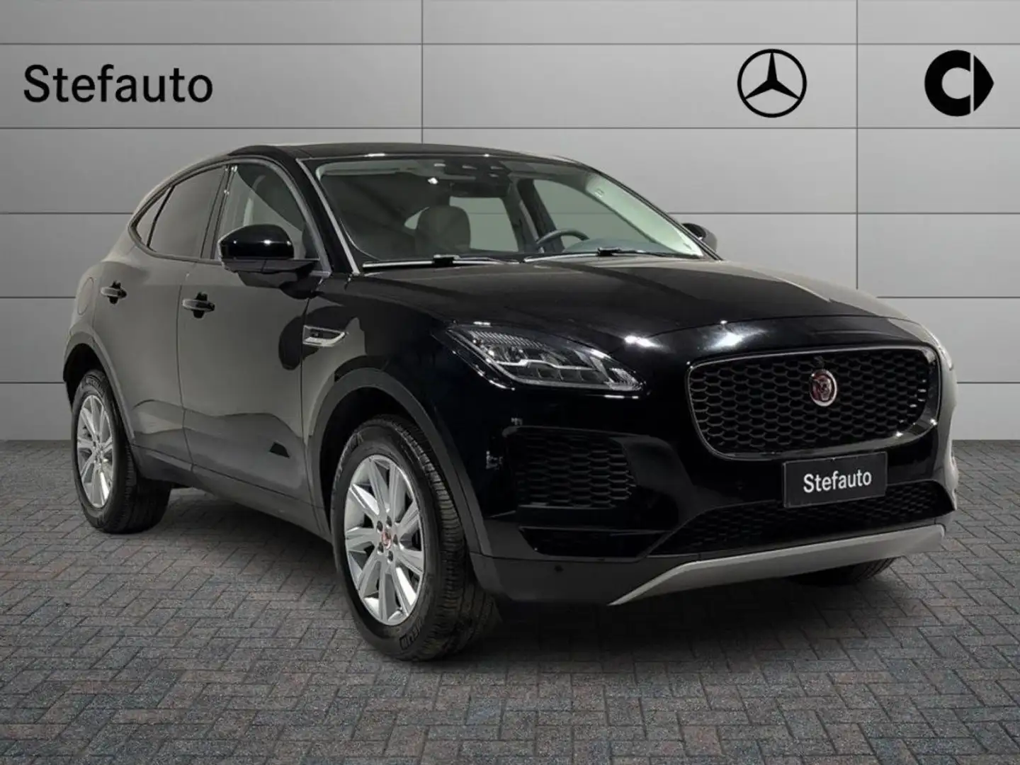 Jaguar E-Pace 2.0 AWD aut. R-Dynamic Nero - 1