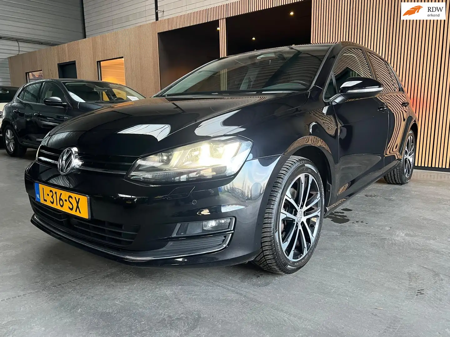 Volkswagen Golf 1.4 TSI Connected Series |Automaat|Camera|ACC|Stoe Schwarz - 1