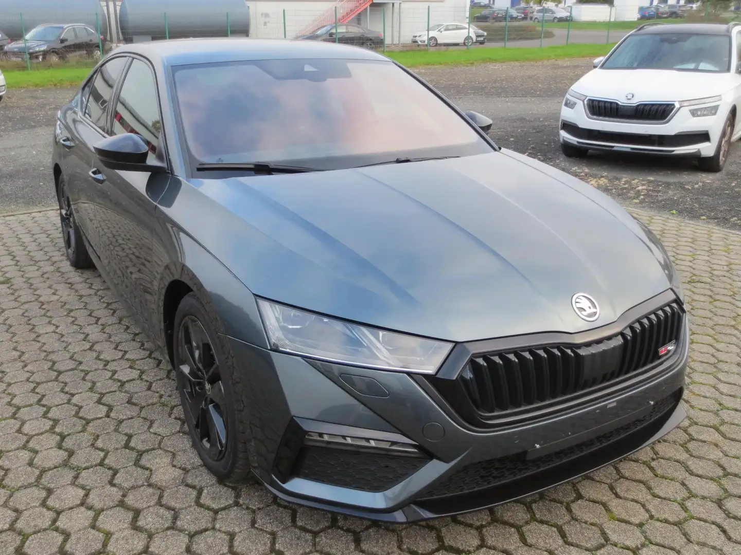 Skoda Octavia 2.0 TSI DSG RS *NAVI/LED/STANDHZG* Grau - 2