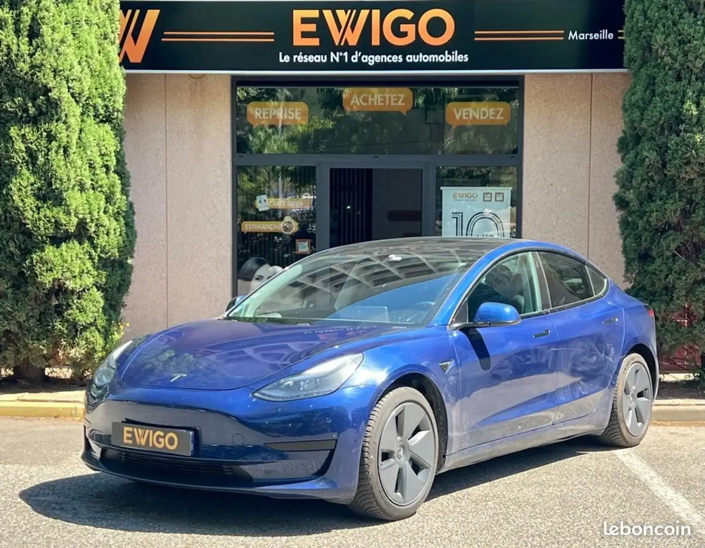 Tesla Model 3 STANDARD RANGE PLUS (SR%2B) 325 CH Bleu - 1