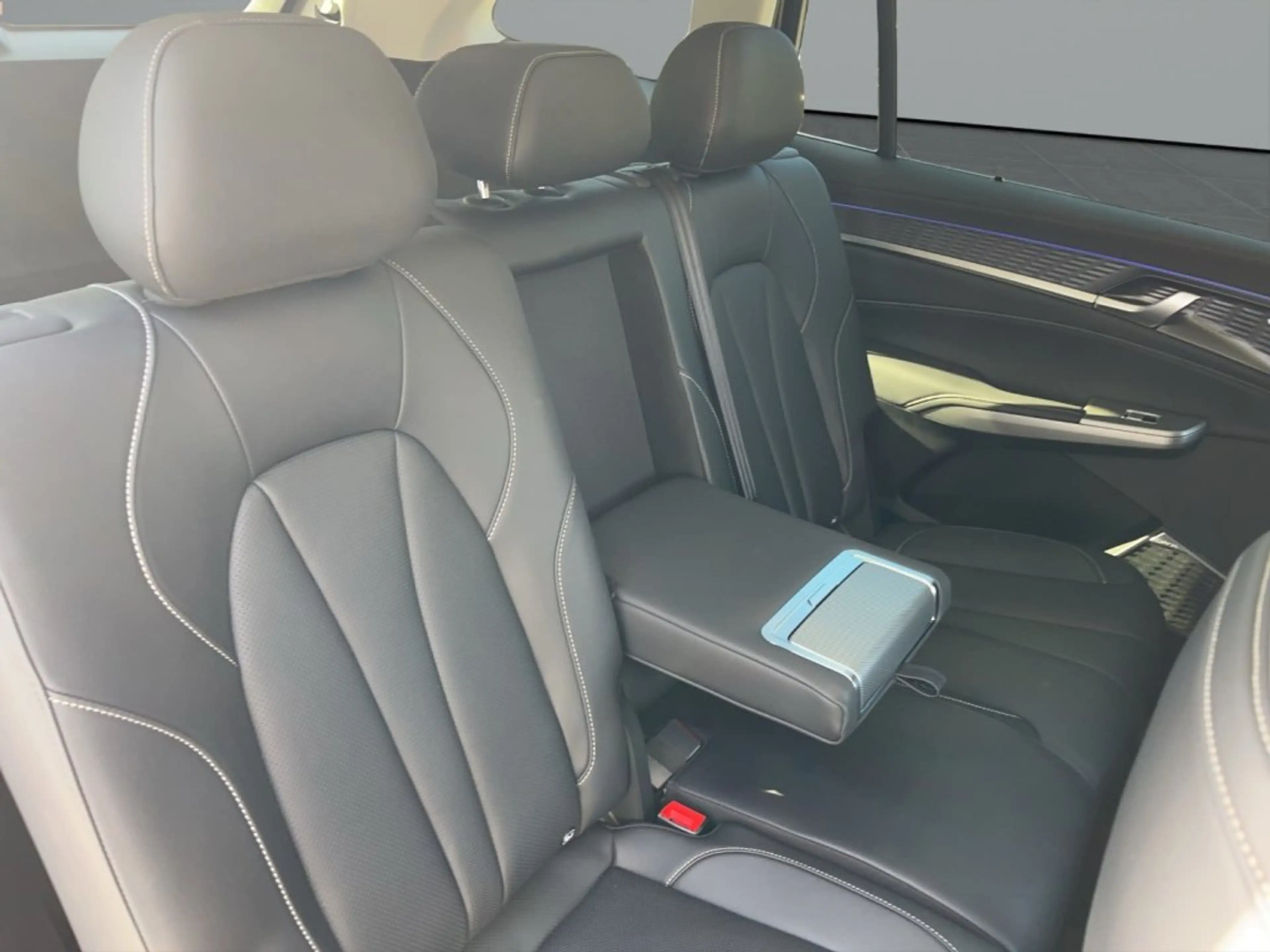MG MGS9 PHEV Luxury MY25 — photo 11