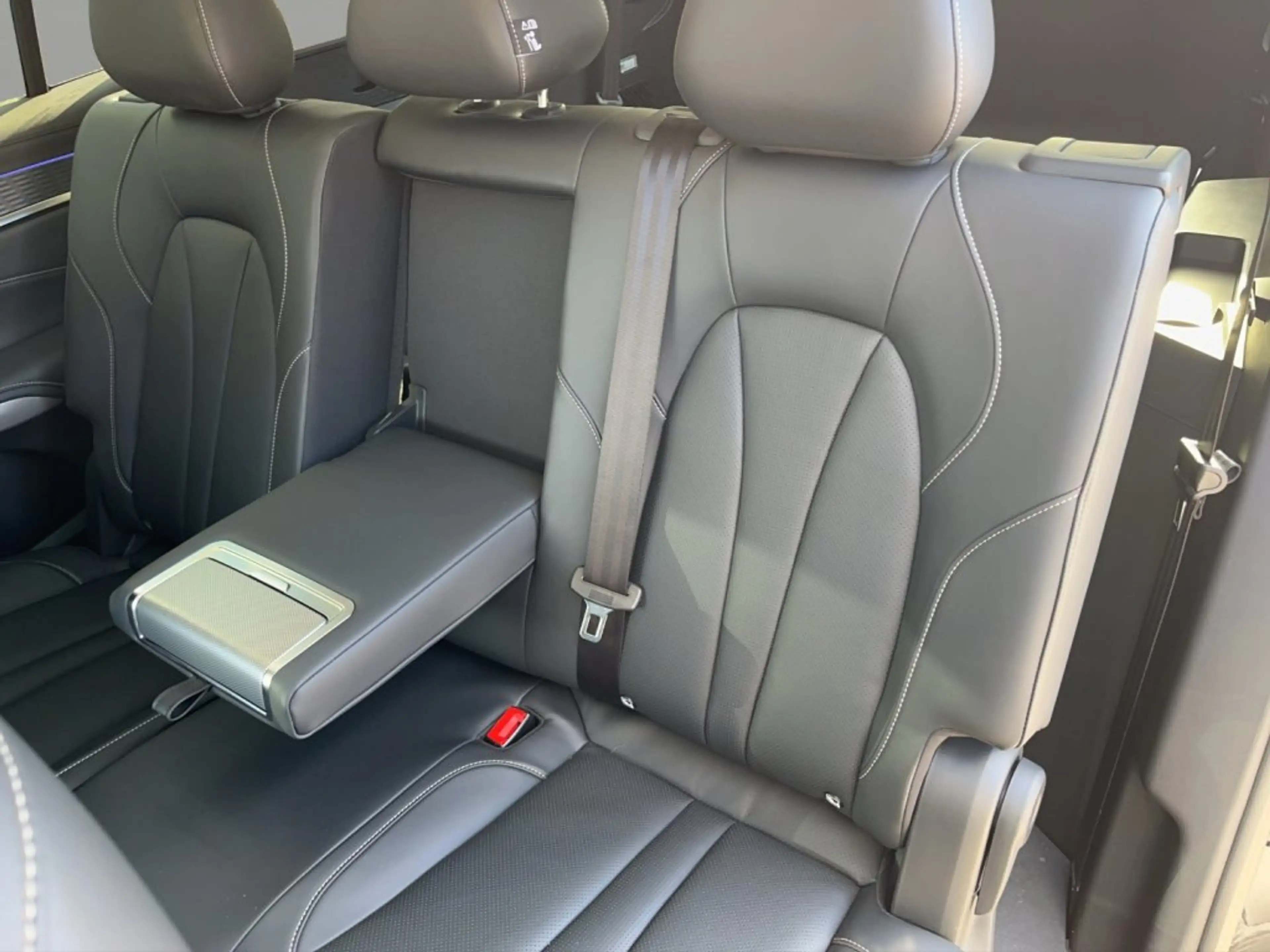MG MGS9 PHEV Luxury MY25 — photo 10