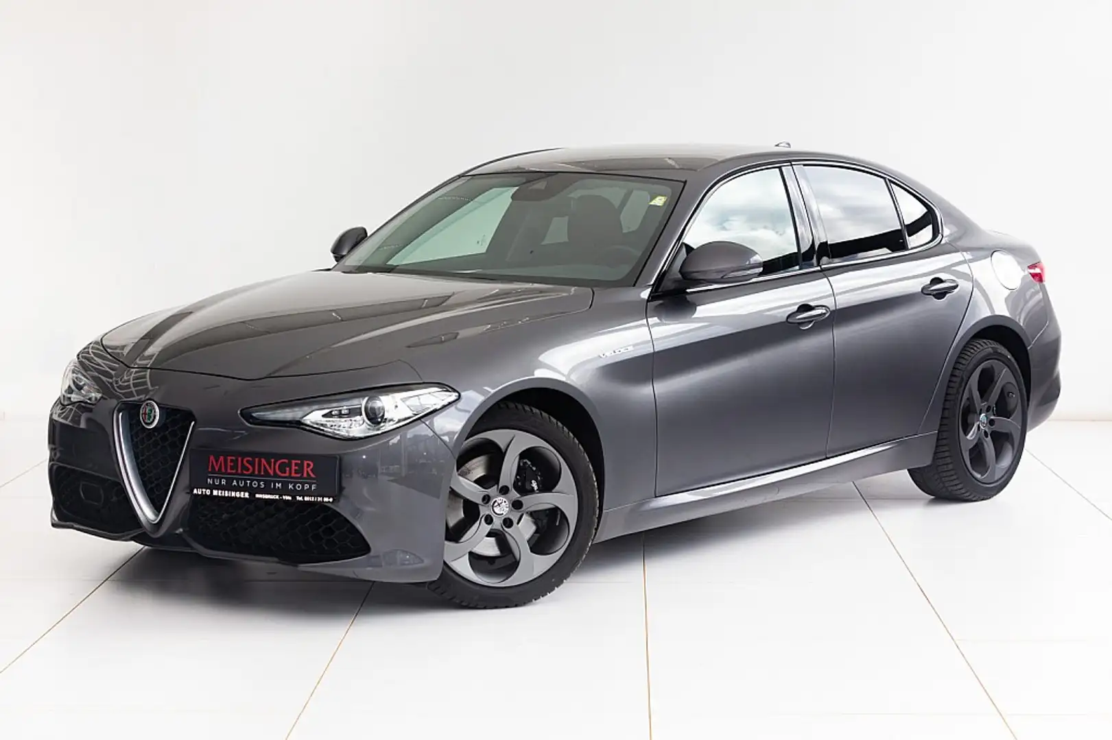 Alfa Romeo Giulia Veloce 2,2 210 AT AWD Šedá - 1