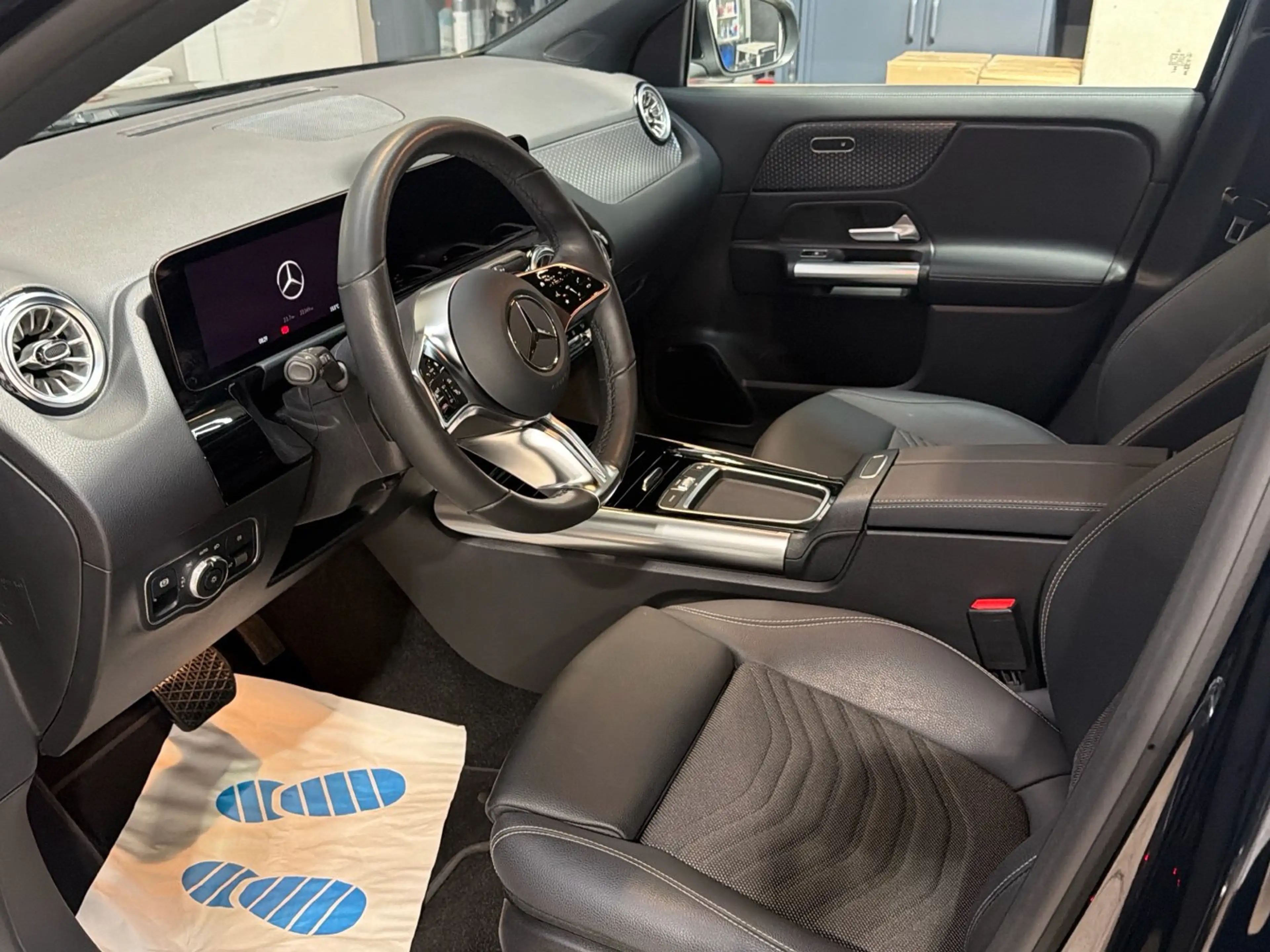 Mercedes-Benz EQA 250 + Progressive Distr. Kamera CarPlay AHK — photo 13