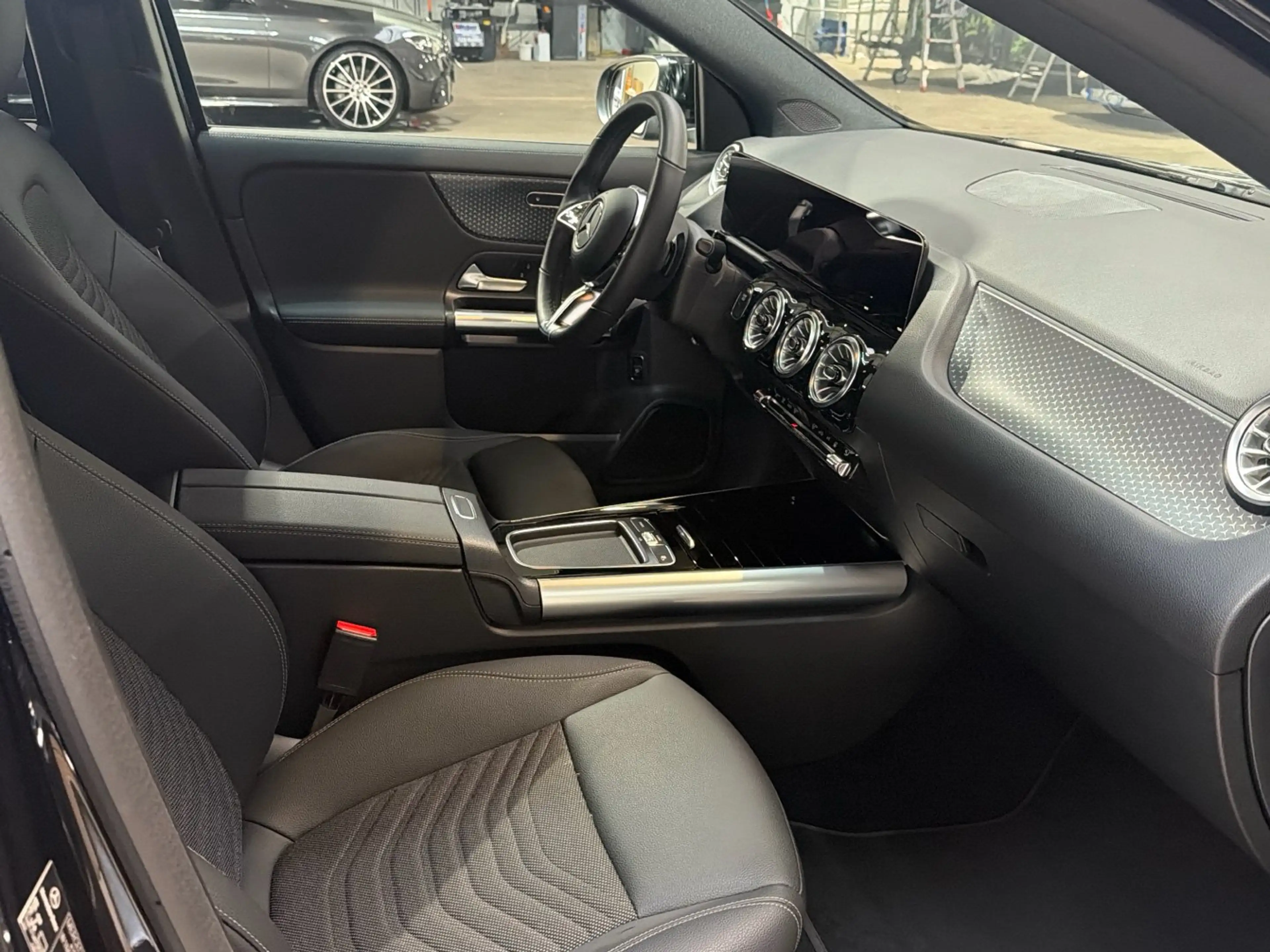 Mercedes-Benz EQA 250 + Progressive Distr. Kamera CarPlay AHK — photo 14