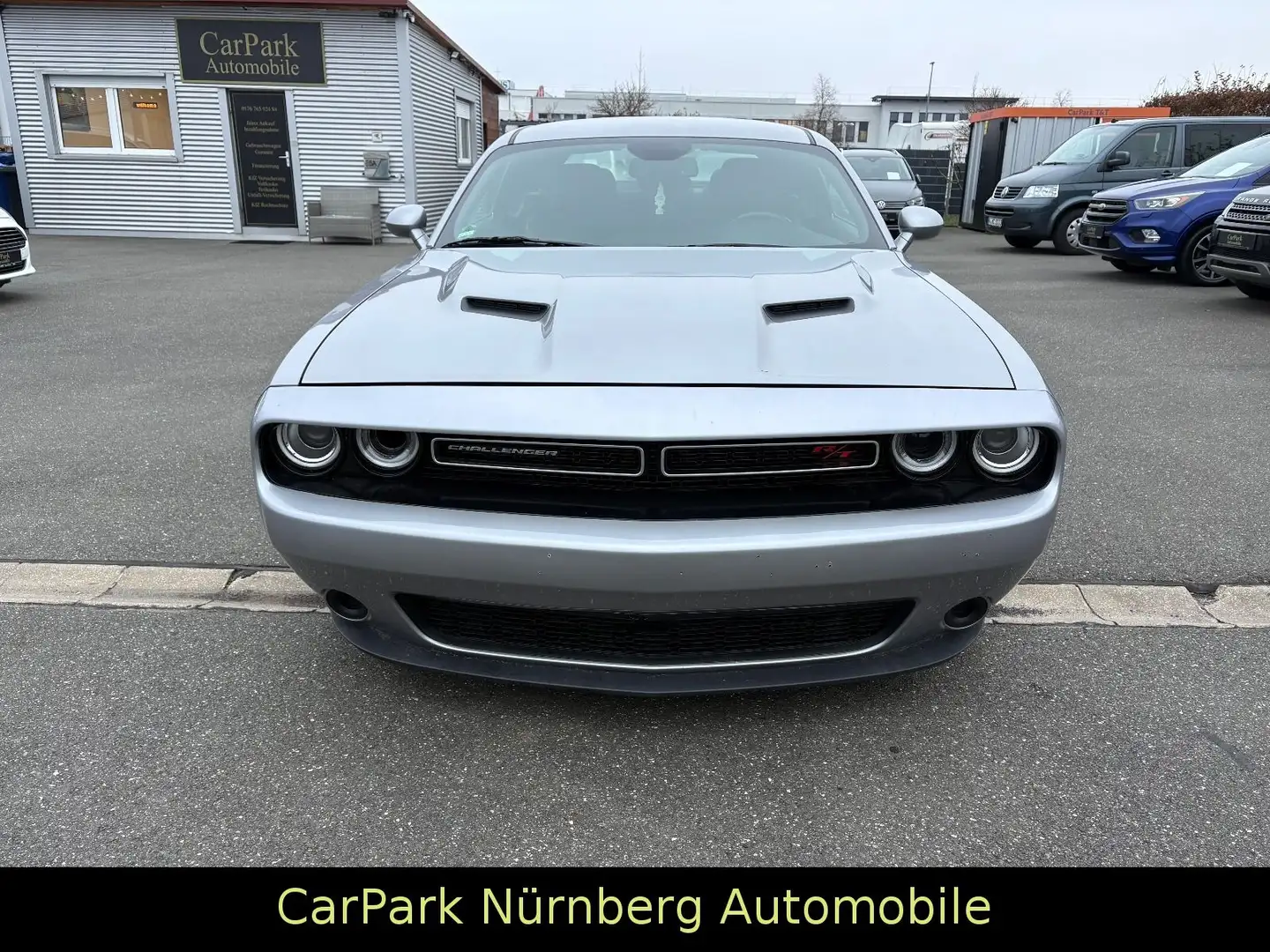 Dodge Challenger Grau - 2