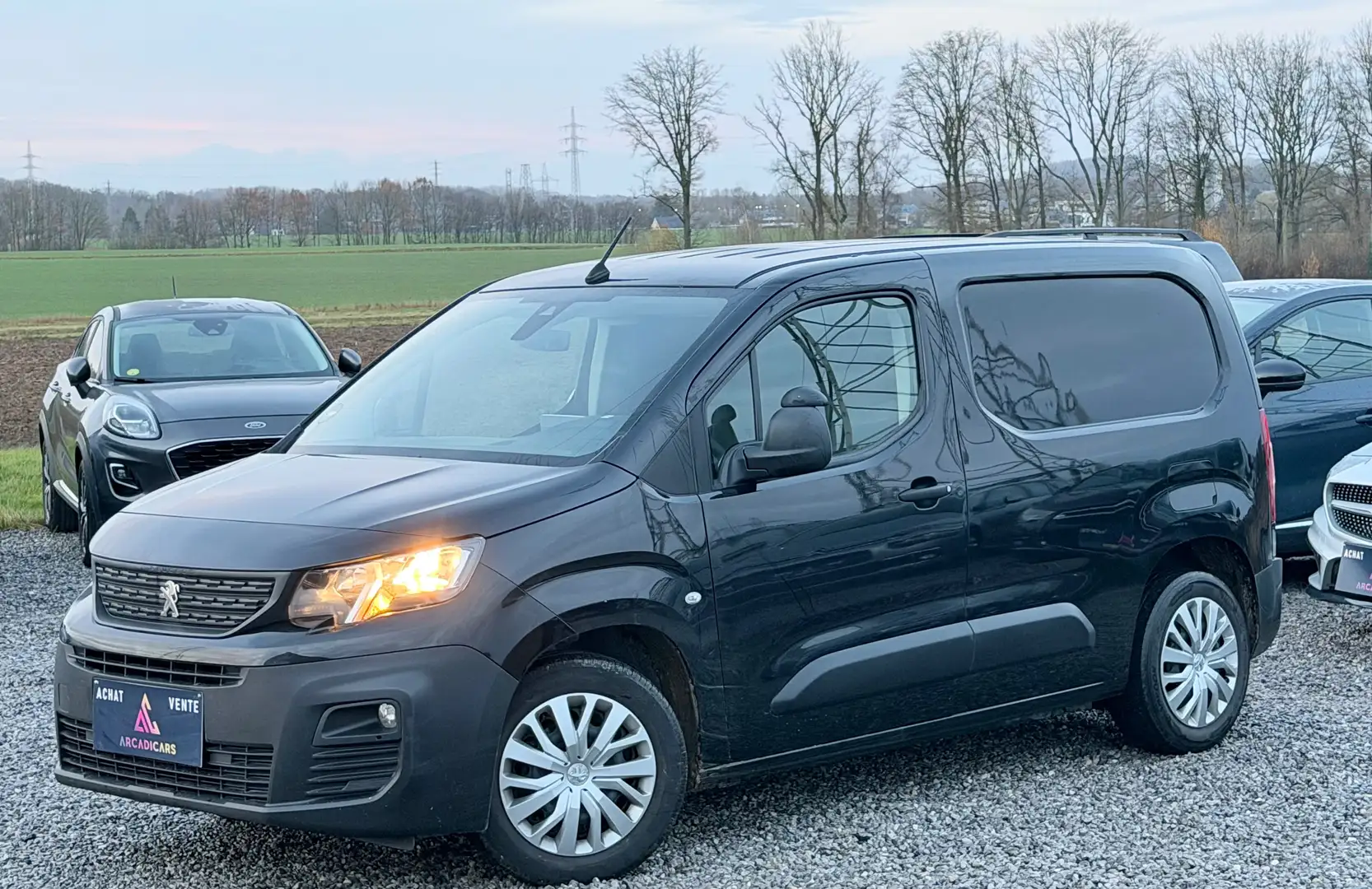 Peugeot Partner CAR PLAY -CRUISE CONTROL -3 PLACES -CARNET PEUGEOT Zwart - 1