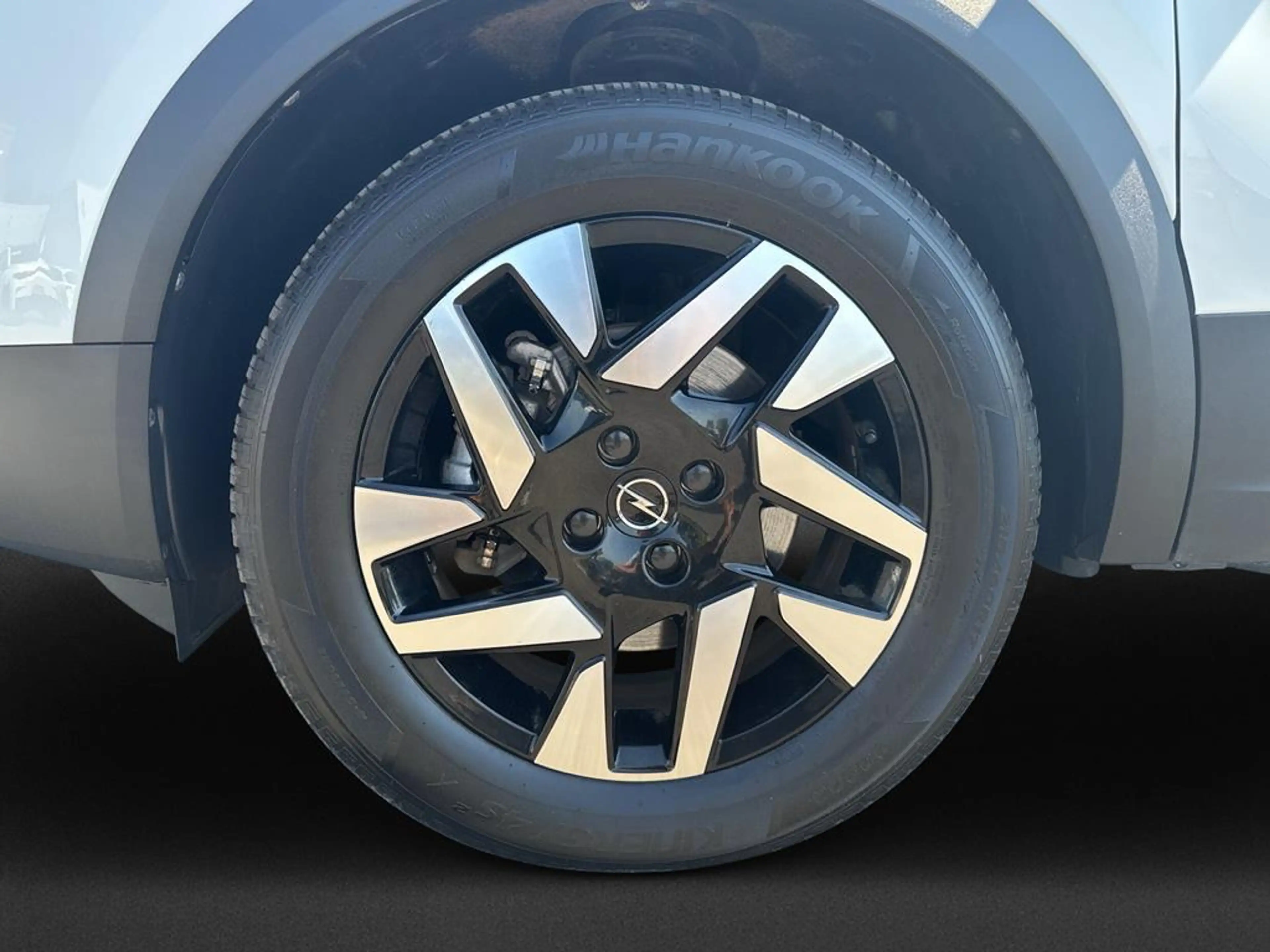 Opel Mokka-E 136 PS GS Line — photo 10