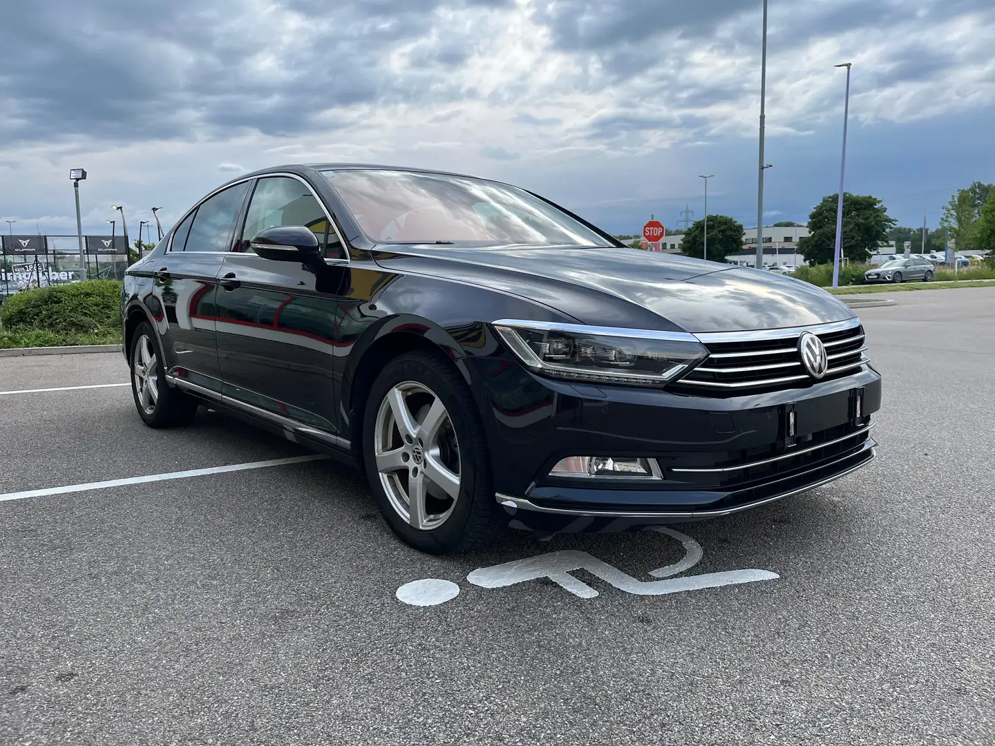 Volkswagen Passat Passat Highline 2,0 TDI SCR DSG Highline Schwarz - 2