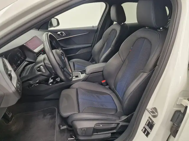 BMW 1 Series view 3