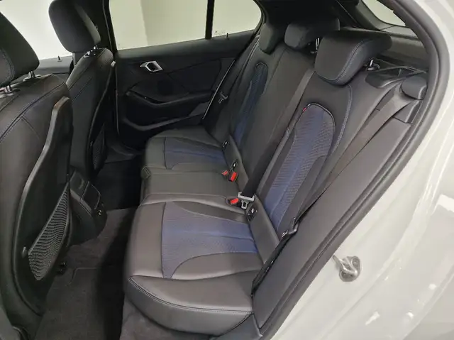 BMW 1 Series view 5