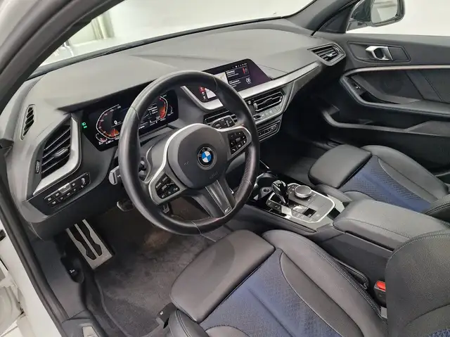 BMW 1 Series view 10