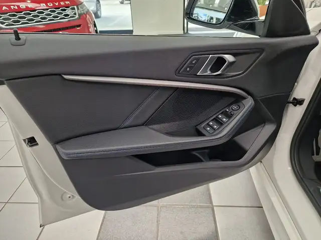 BMW 1 Series view 29