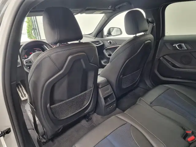 BMW 1 Series view 26