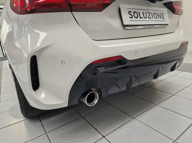 BMW 1 Series view 22