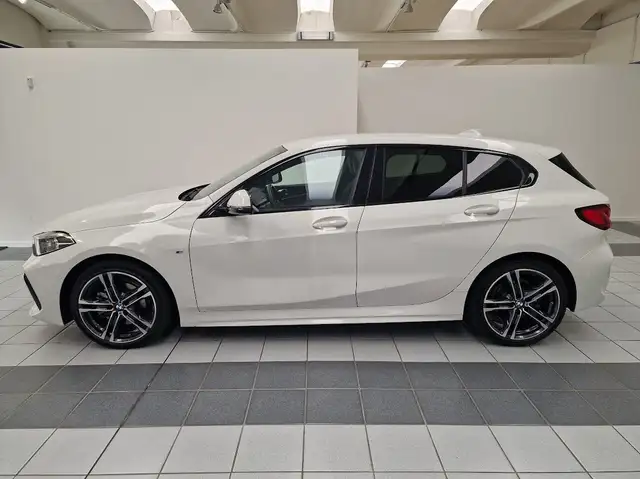 BMW 1 Series view 8