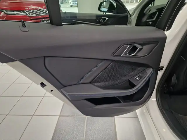 BMW 1 Series view 28