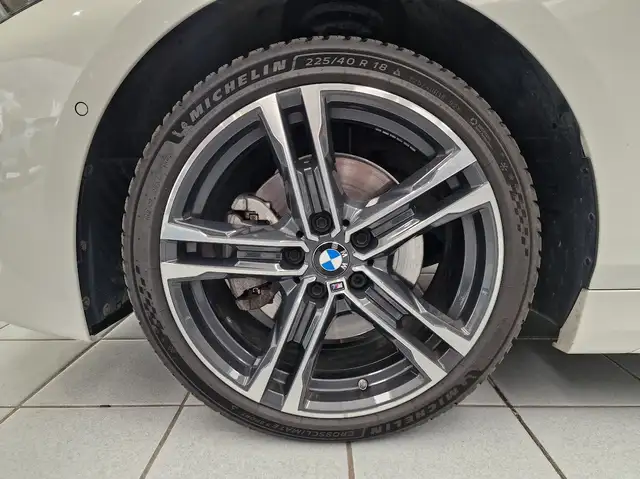 BMW 1 Series view 9