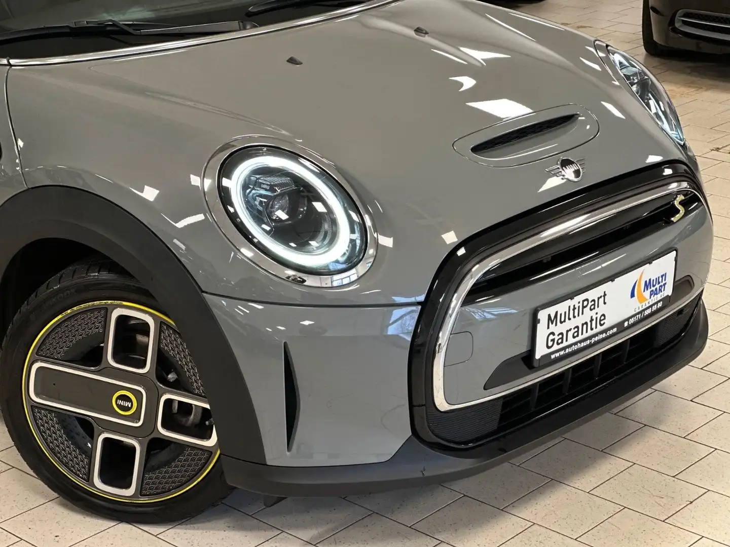 MINI Cooper SE CooperSE/Navi/LEDer/Temp/LenkradHz/SportStz/ElTr Grau - 2