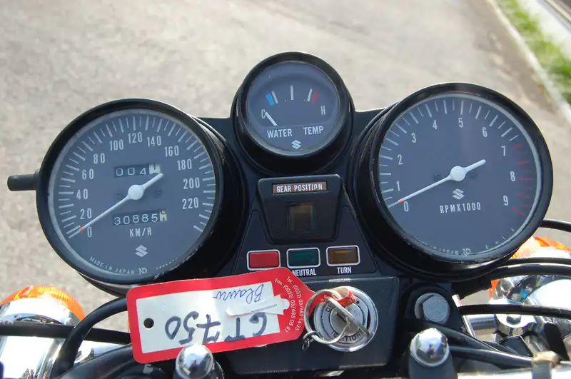 Suzuki GT 750 - foto 3
