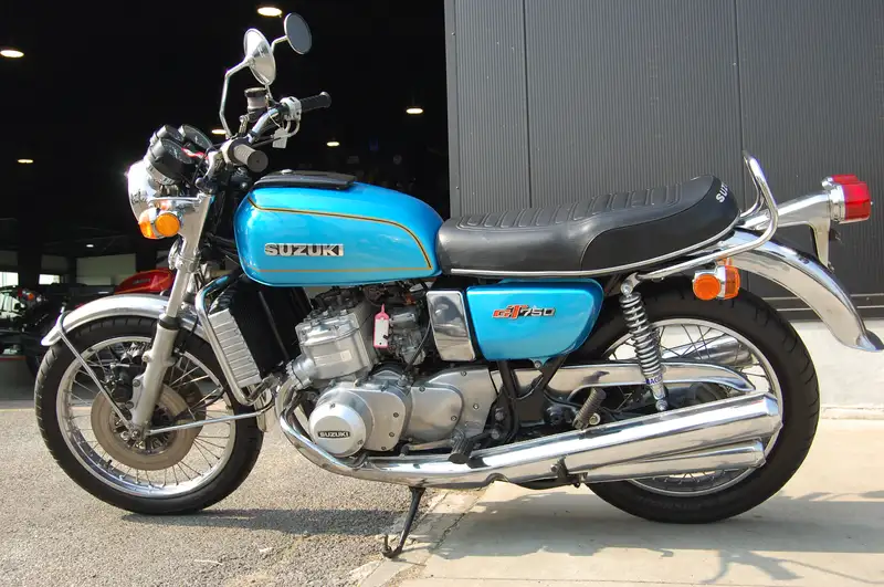 Suzuki GT 750 - foto 2