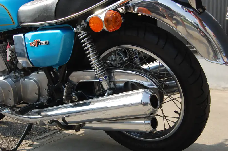 Suzuki GT 750 - foto 4