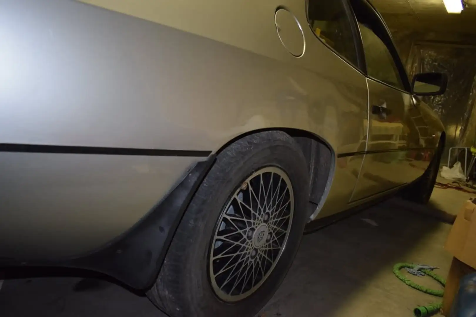 Porsche 924 Срібний - 1