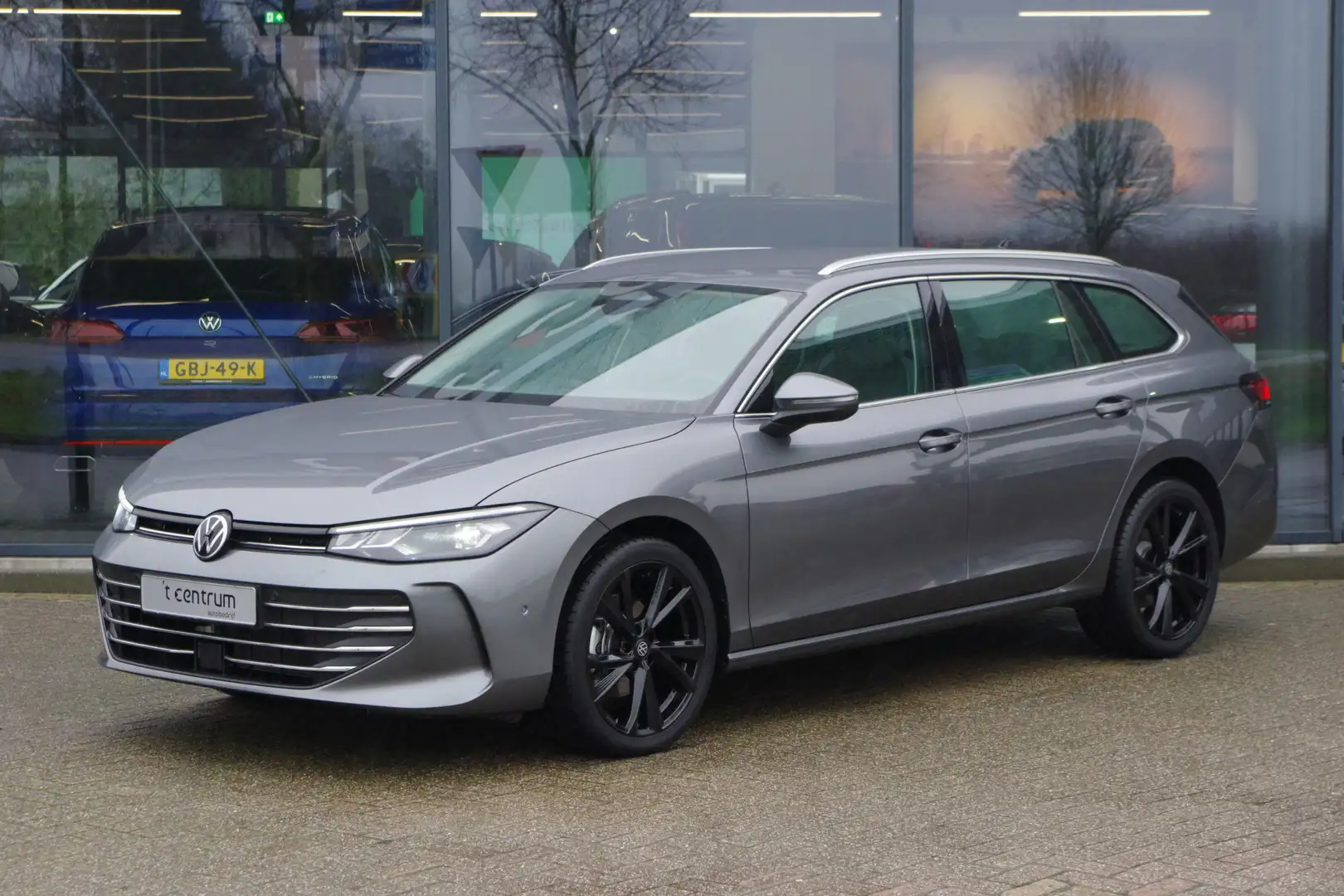 Volkswagen Passat Variant 1.5 eTSI Business, Massage, Navigatie, Adap. Cruis Grijs - 1
