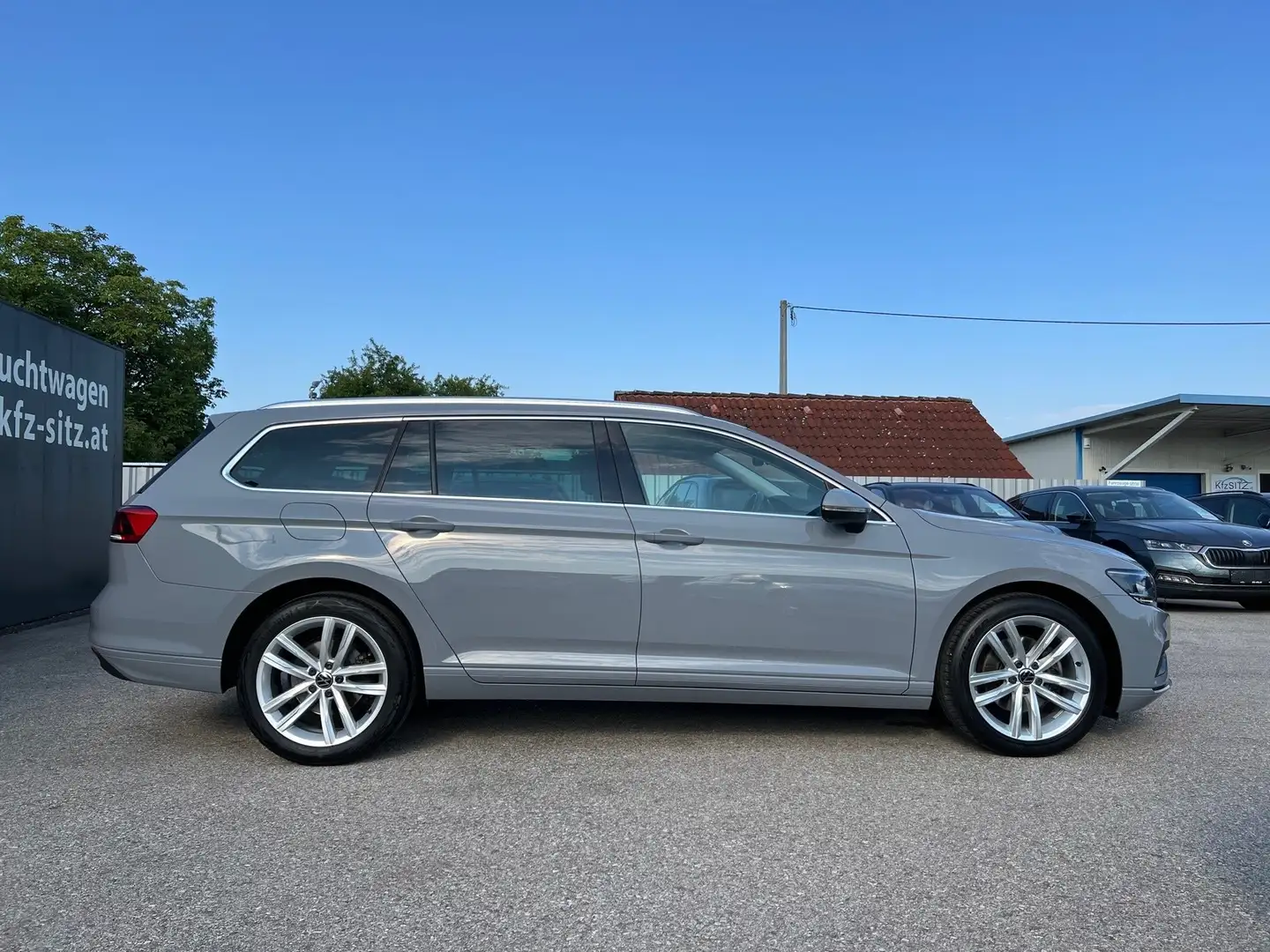 Volkswagen Passat Variant Business 2,0 TDI DSG| AHK Grau - 2